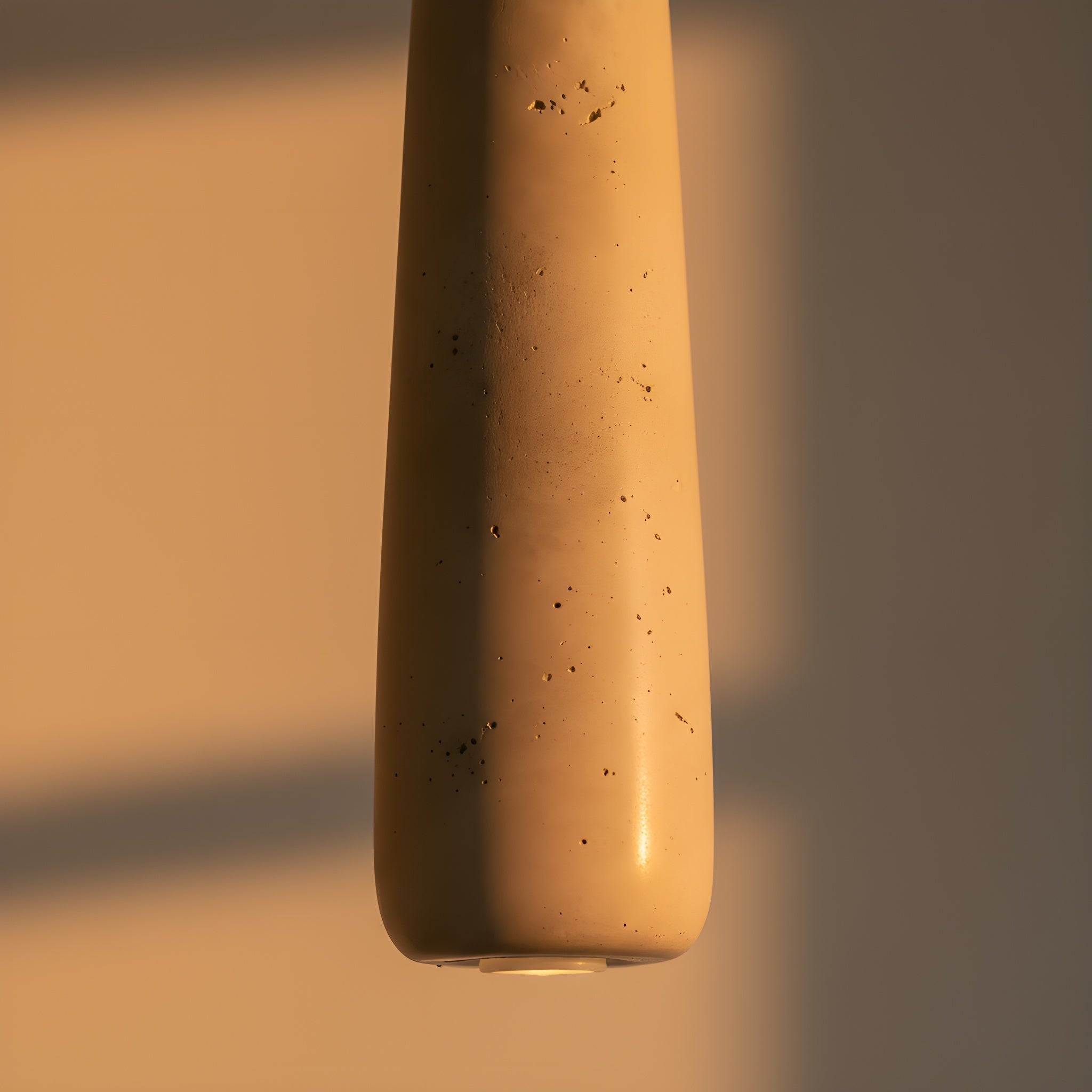 Pendant lamp in the shape of a pencil