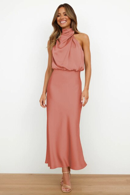 Robe cocktail élégante Aili en noir pour un look sophistiqué et élégant trave