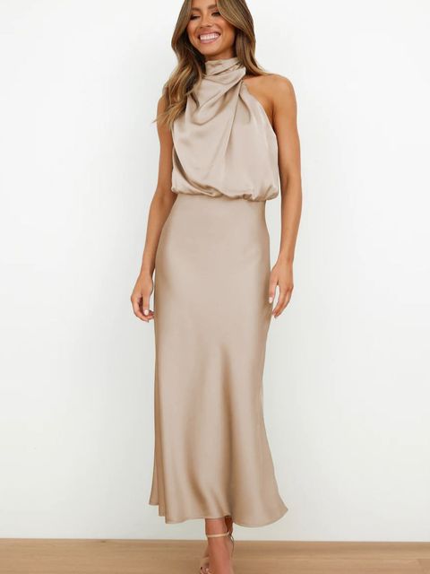Robe cocktail élégante Aili en noir pour un look sophistiqué et élégant trave