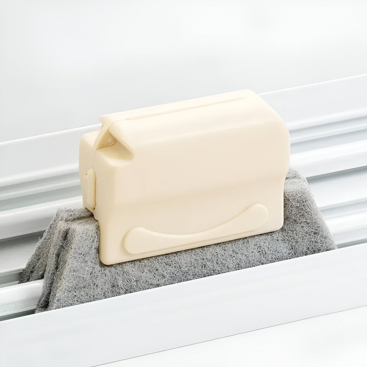 Brosse de Nettoyage des Rainures de Fenêtres en Beige - Design Compact et Prise Confortable