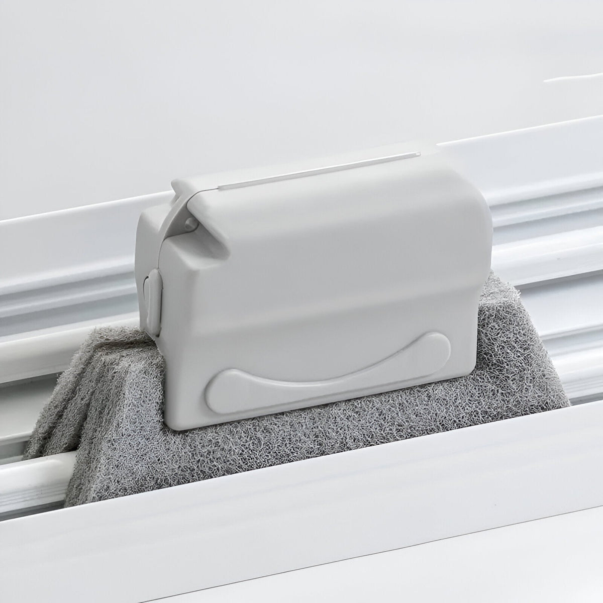Brosse de Nettoyage des Rainures de Fenêtres en Gris - Matériau Durable et Tendance