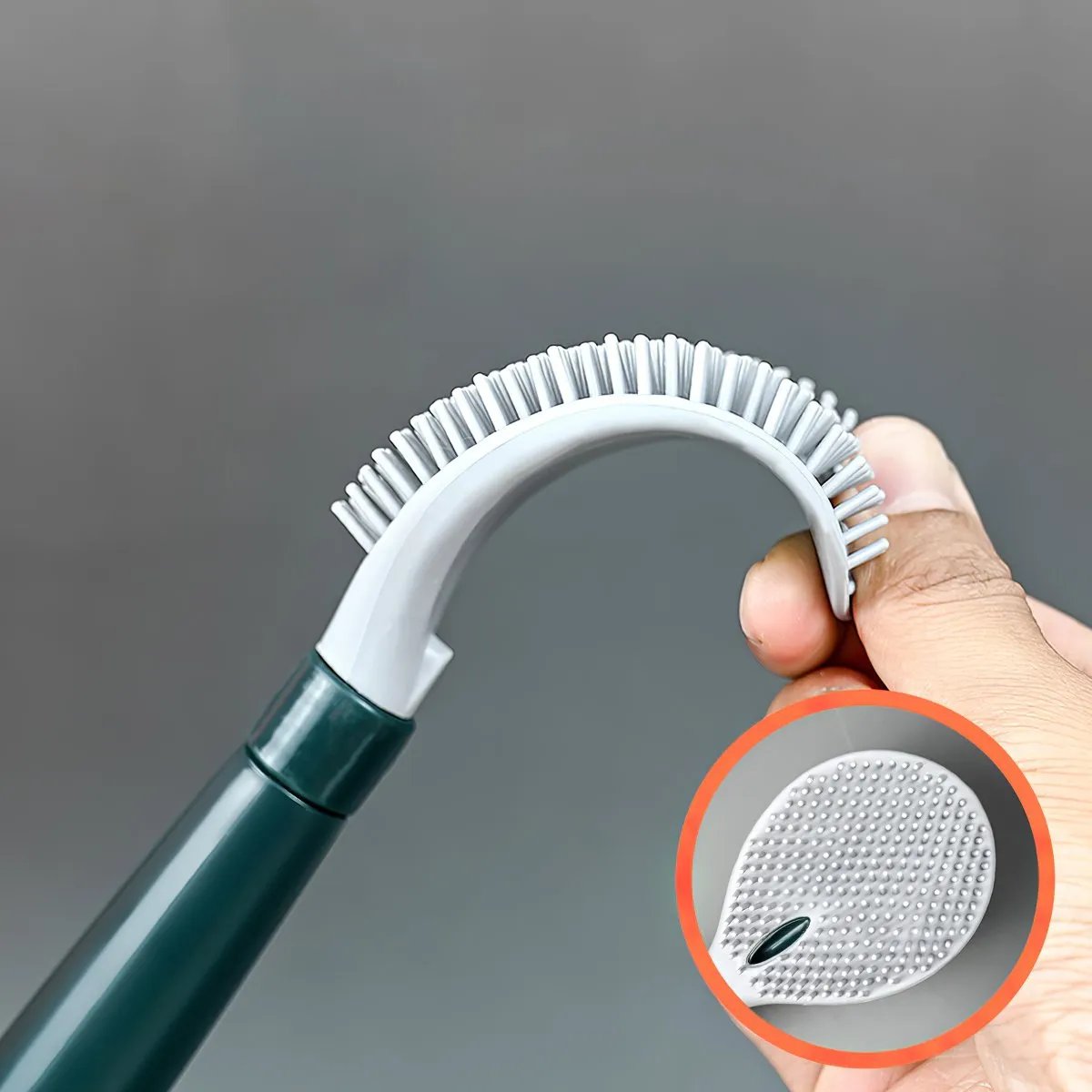 Brosse de toilette en silicone à long manche suspendue au mur pour une propreté optimale