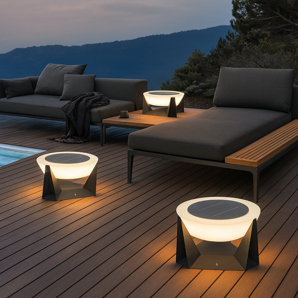 Solar patio lamp