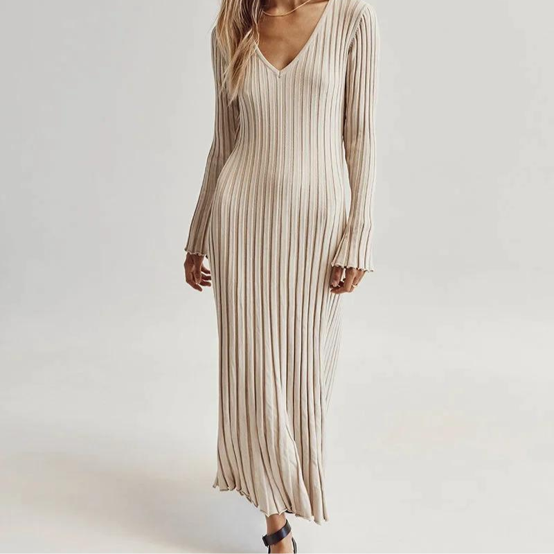 Robe en tricot à col V Beige - Maille côtelée et ajustable à la taille pour un style chic et confortable