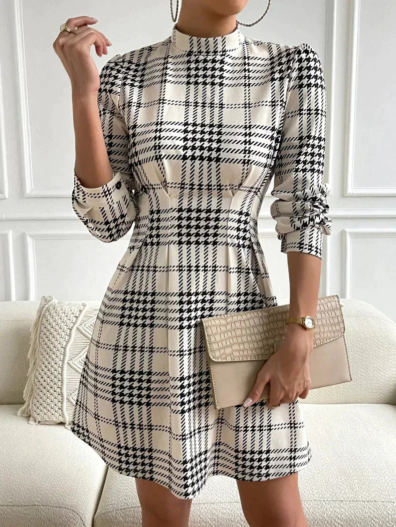 Robe à carreaux élégante Greta en Blanc - Élégance pure et style polyvalent dog t