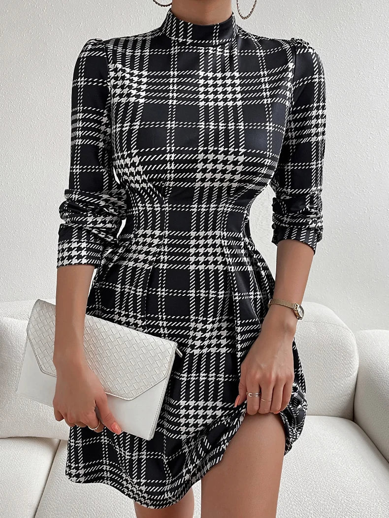 Robe à carreaux élégante Greta en Noir - Chic et intemporel pour toutes occasions