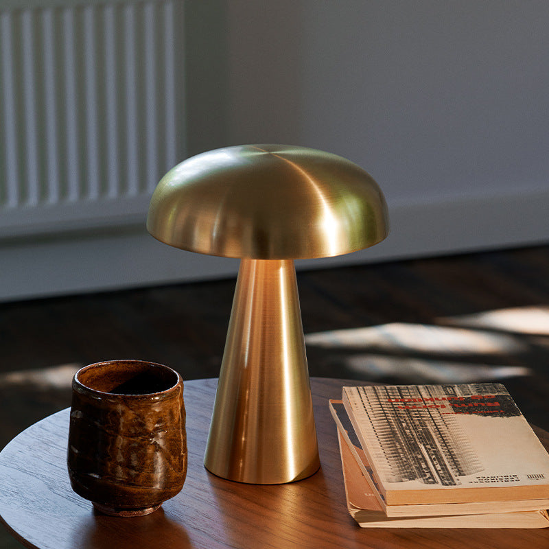 Nova table lamp