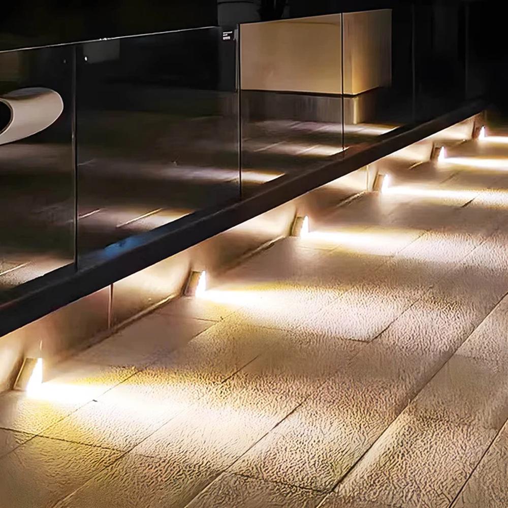 Solar lamps for outdoor stairs