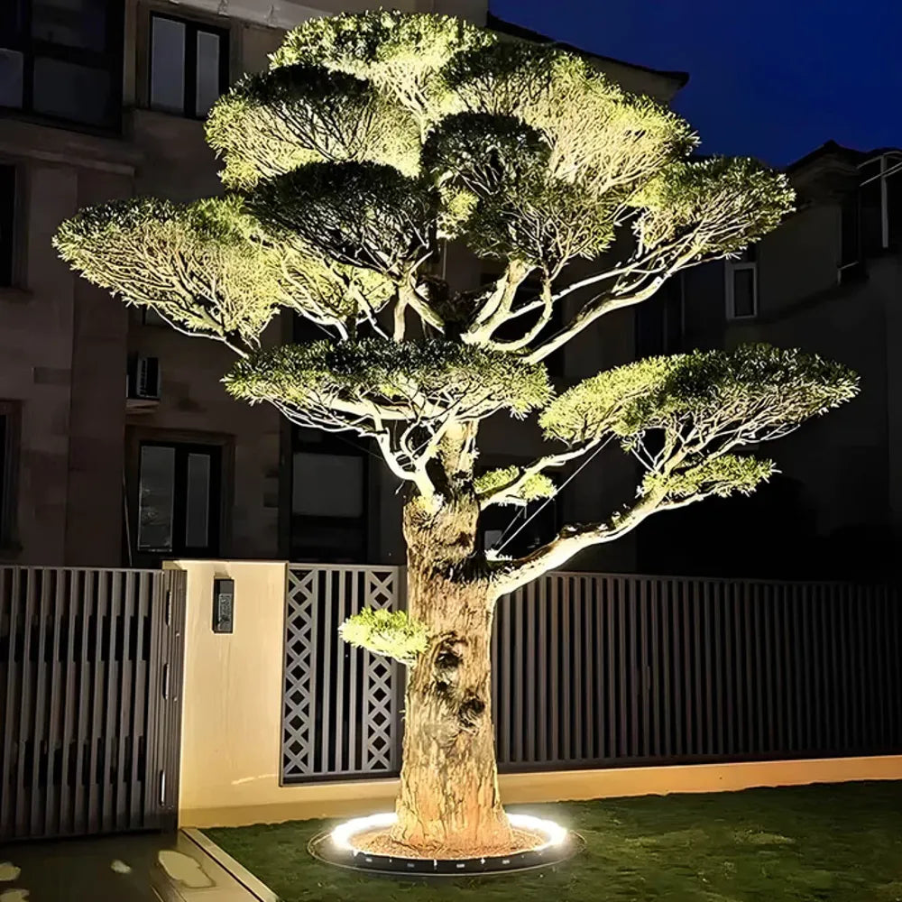 Outdoor tree spotlight